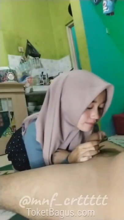 Miftahul husna ngentot sambil nonton bok ...