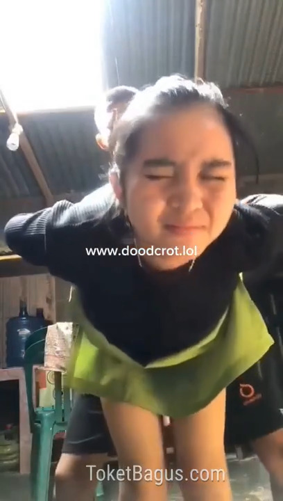 Adik kakak ngentot di dapur sambil berdiri