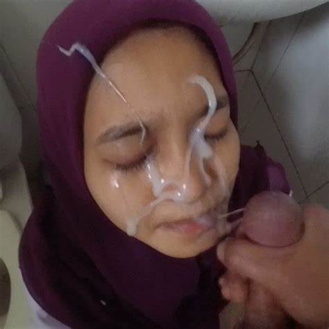Video luluvdo jilbab nyepong kontol minum pejuh